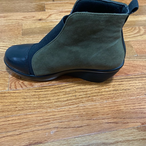 Bernie Mev Woven Giggles Memory Foam Wedges  Women’s boots Size 37 New - Picture 12 of 12